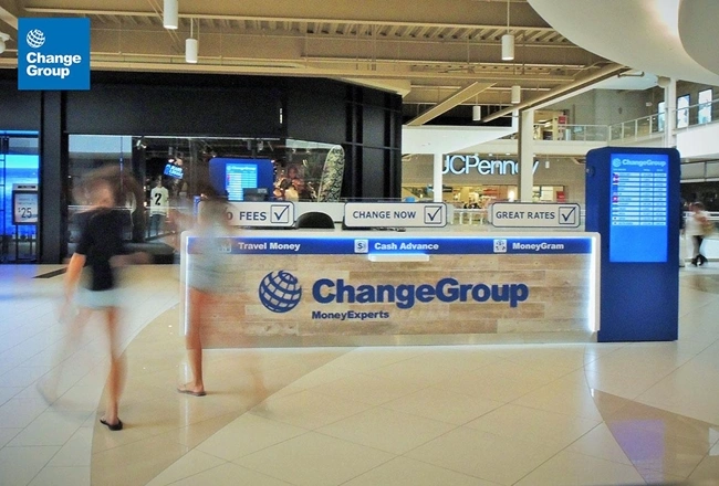 Nuevo concepto comercial de Change Group presentado en un centro comercial, con un diseño moderno y experiencias de compra innovadoras.